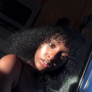 Meet your Posher, Idil